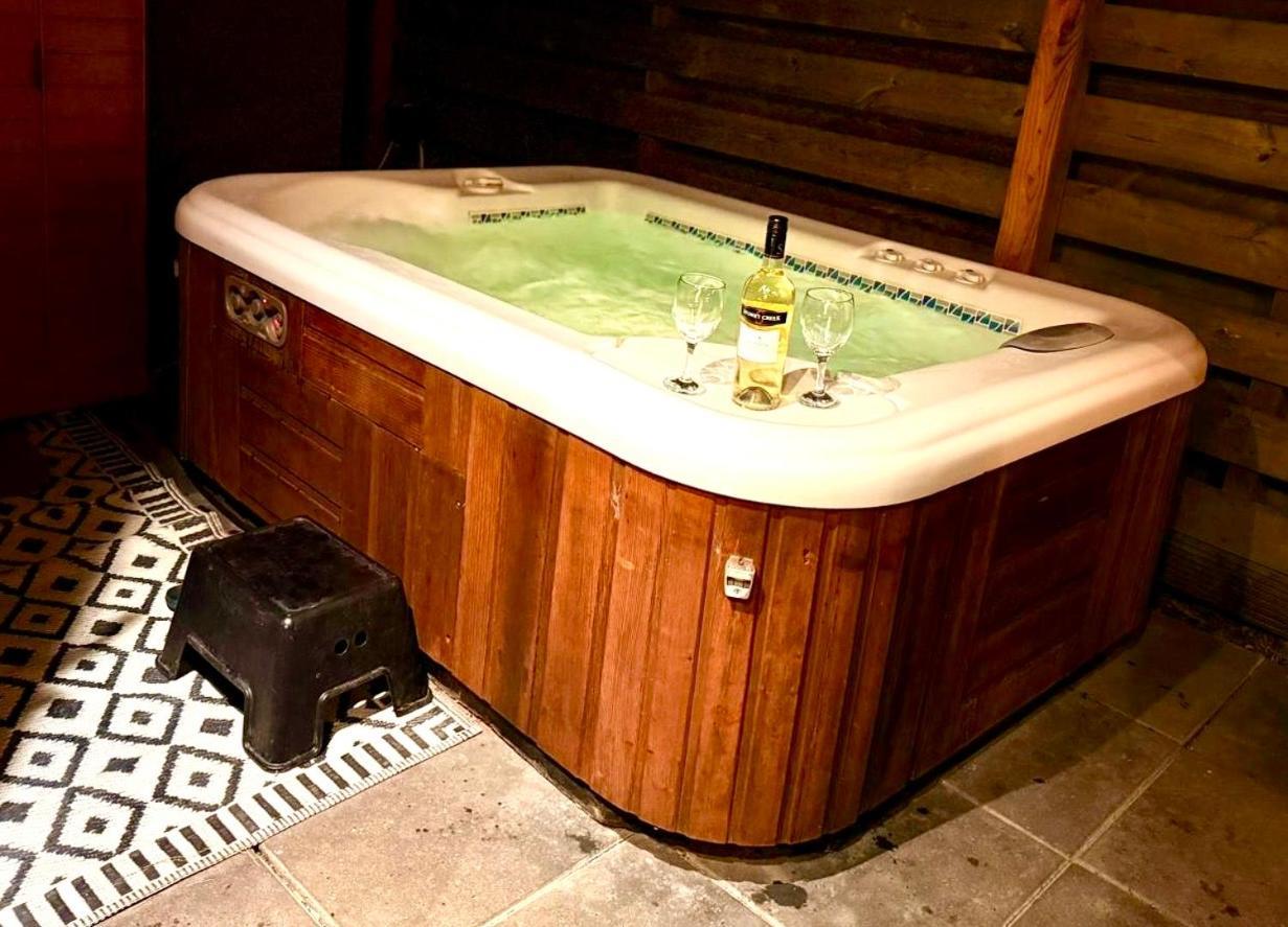 Tiny House With Sauna & Jacuzzi Near Amsterdam Vijfhuizen Ngoại thất bức ảnh